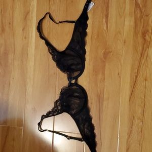 NWOT VICTORIA'S SECRET LACE BRA.